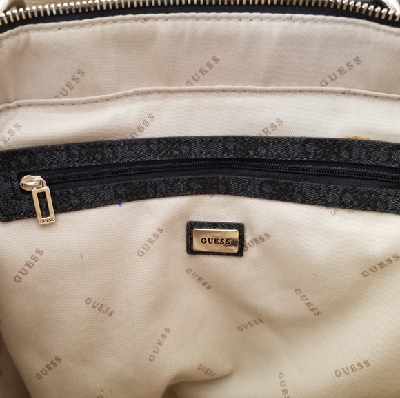 Black Guess Kamryn Purse - Picture 6 of 8